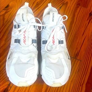 Pre loved Nike Air Max Infinity. Size 10.5